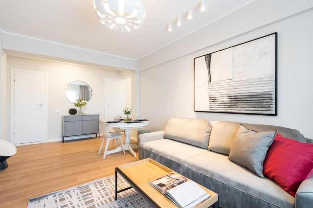 Downtown Modern - 2Br Apartment Бухарест Екстер'єр фото